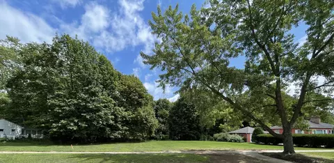 563 Ravinia Dr, South Haven, MI 49090