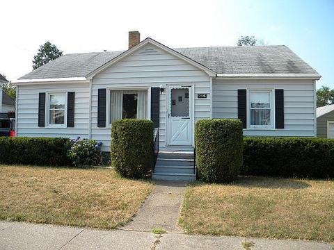295 Eighth St, Manistee, MI 49660 photo 1