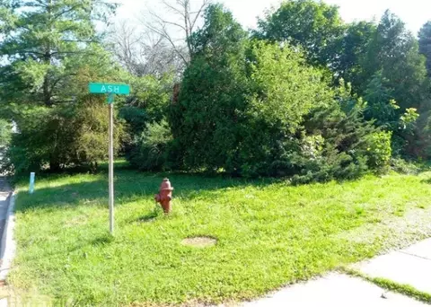 112 E Ash St, Three Oaks, MI 49128 photo 1