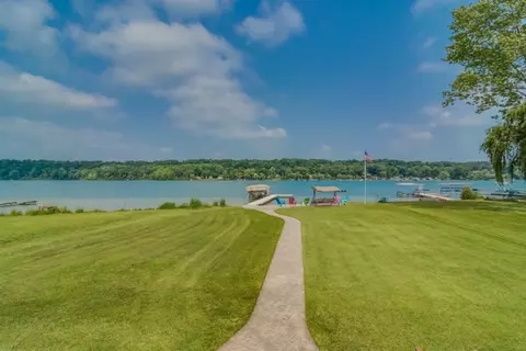 65637 E Peninsula Dr, Cassopolis, MI 49031 photo 1
