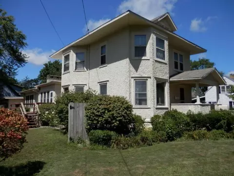 310 Cedar St, Three Oaks, MI 49128 photo 1