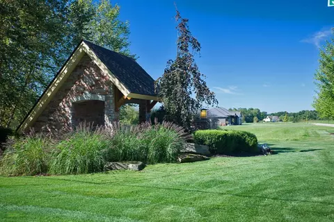 143 Stonegate Dr, Battle Creek, MI 49015