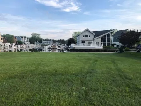 2535 Bay Pointe Dr, Unknown, MI 49085