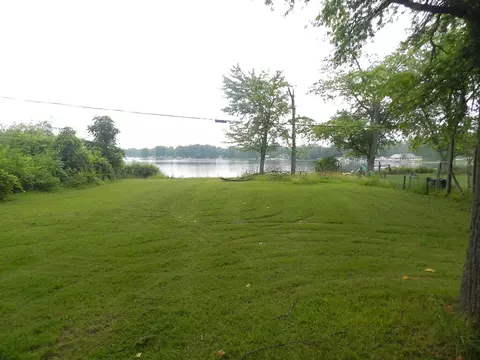 43752 65th St, Bangor, MI 49013