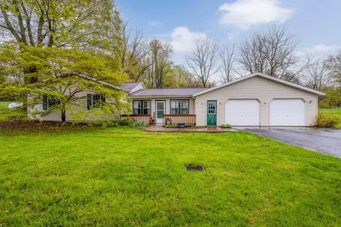 2210 E Glendora Rd, Buchanan, MI 49107