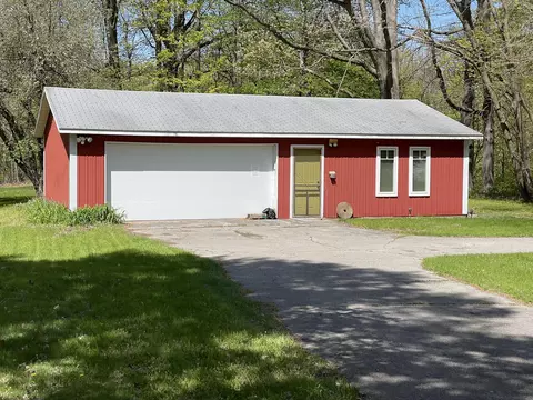6115 Indian Trail Rd, Chikaming, MI 49128