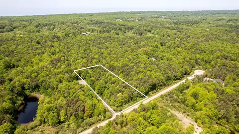 2717 Serenity Pines Dr, Saugatuck, MI 49408