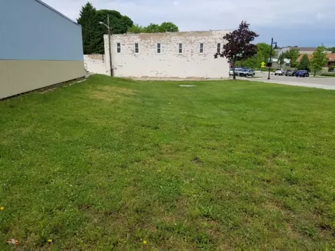 304 Broadway St, South Haven, MI 49090