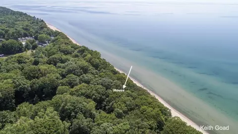 2172 Lakeshore Dr, Ganges, MI 49408