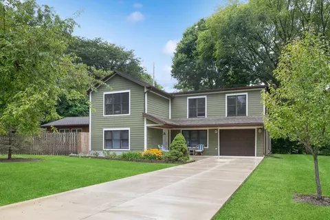 708 S Oak St, Buchanan, MI 49107