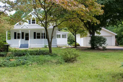2929 S 13th St, Niles, MI 49120