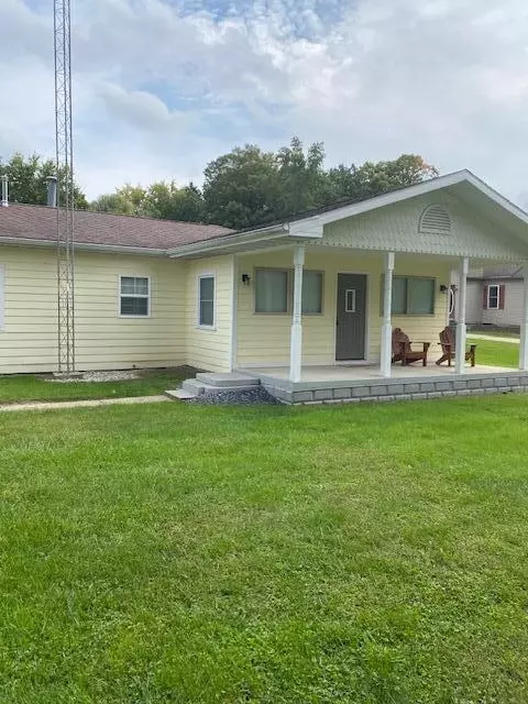 4979 Park Dr, Watervliet, MI 49098