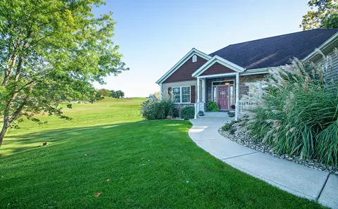 14221 Spring Valley Ct, Niles, MI 49120