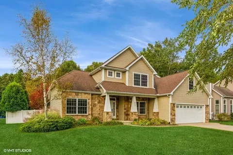 5984 Longhorn Trl, Stevensville, MI 49127