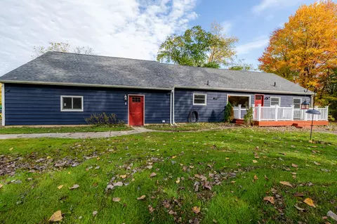 557 W James St, Lawrence, MI 49064