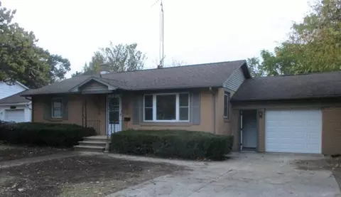 609 E Prairie Ronde St, Dowagiac, MI 49047