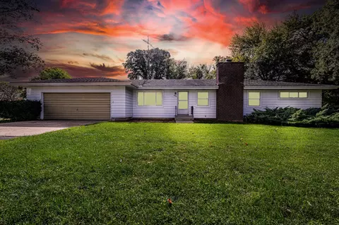 6550 Grace St, Eau Claire, MI 49111