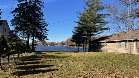 32240 Orchard Dr, Silver Creek, MI 49047