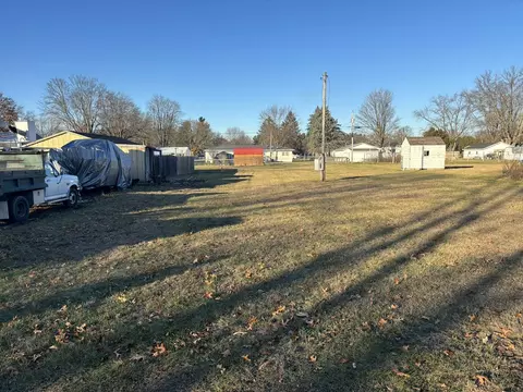 S Metcalf Court, Mason, MI 49112