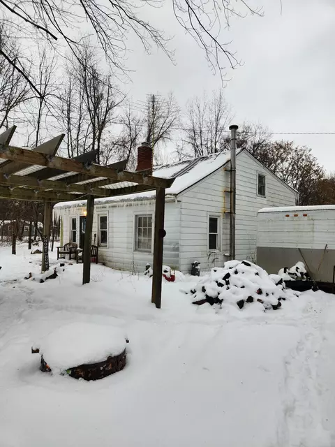 71263 State Line Rd, Ontwa, MI 49112