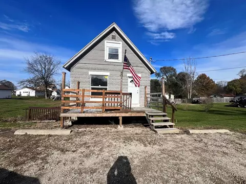 208 1st Ave, Dowagiac, MI 49047