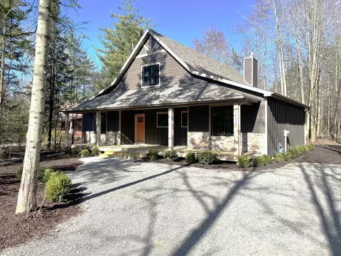 14205 Wildwood Ln, Chikaming, MI 49115