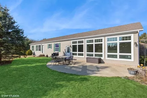 5673 Riverside Rd, Coloma, MI 49038