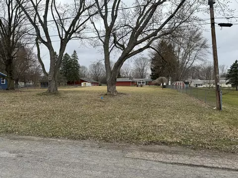 15982 Brookside Dr, Buchanan, MI 49107