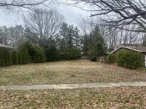 1425 W Water St, New Buffalo, MI 49117