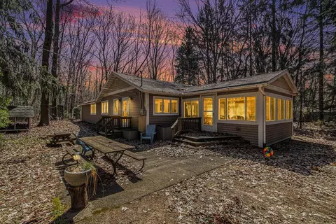 13661 Evergreen Ln, Sawyer, MI 49125