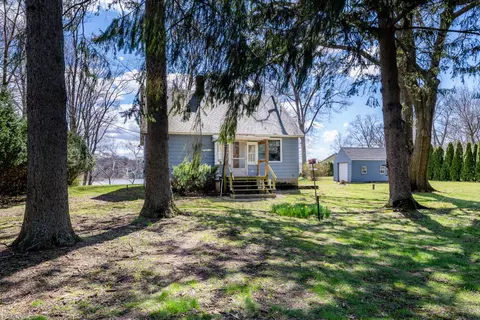 4746 W Chapin Ln, Oronoko, MI 49103