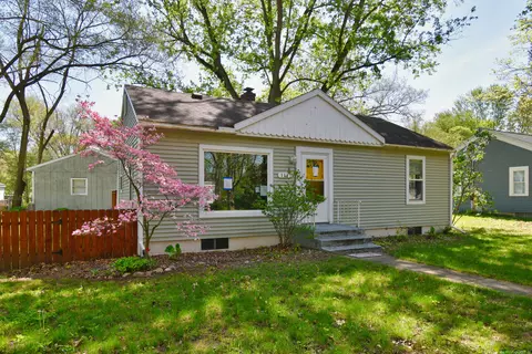111 S State St, Paw Paw, MI 49079