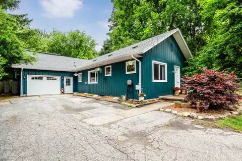5780 Demorrow Rd, Stevensville, MI 49127