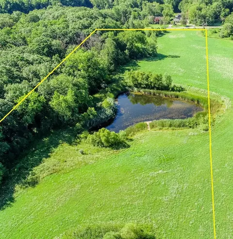 6701 W East Rd, Chikaming, MI 49128