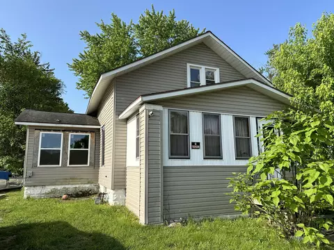 696 Highland Ave, Benton Harbor, MI 49022