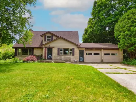 409 Remus Dr, Buchanan, MI 49107