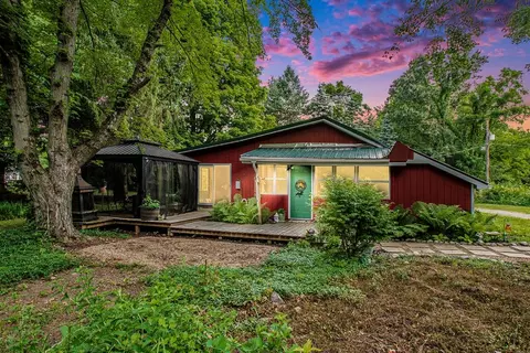 1279 Barron Lake Rd, Niles, MI 49120