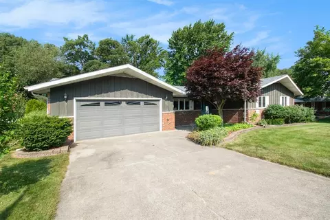 3660 Crestview Dr, St. Joseph, MI 49085
