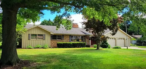 1898 Briarcliff Dr, St. Joseph, MI 49085