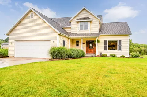 5601 Meadow Ln, Coloma, MI 49038