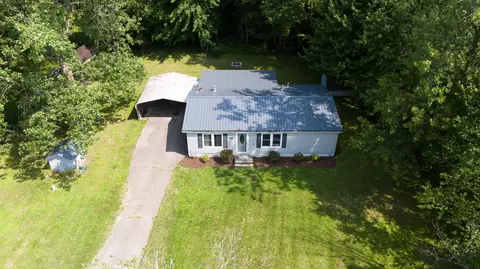 8391 E Baldwin Ave, Watervliet, MI 49098