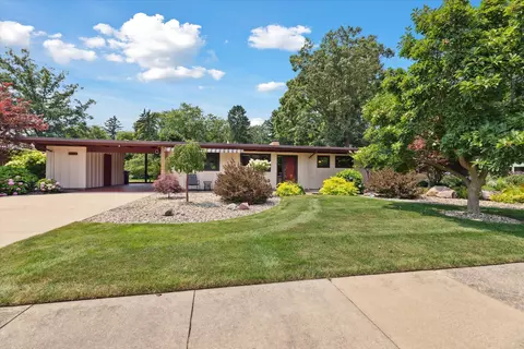 2816 Evergreen Dr, St. Joseph, MI 49085