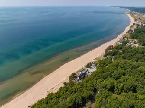 150 Dunegrass Rdg Dr, Saugatuck, MI 49453