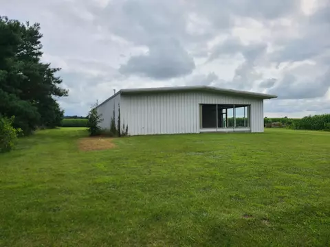 35661 82nd Ave, Decatur, MI 49045