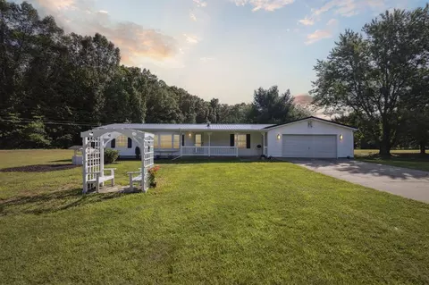 1741 Barron Lake Rd, Niles, MI 49120