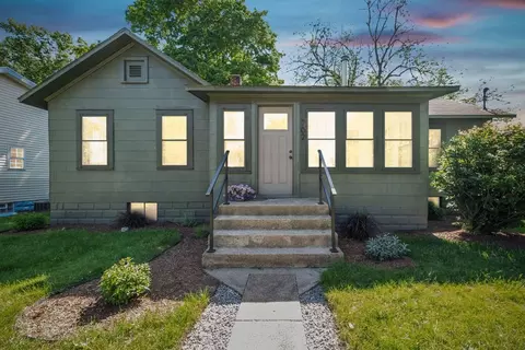 702 N Elm St, Three Oaks, MI 49128