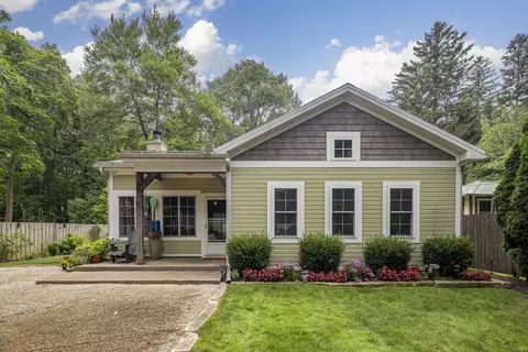 16044 Lakeshore Rd, Chikaming, MI 49129