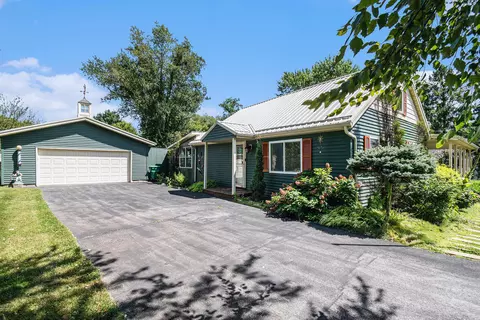 15329 Chippewa St, Buchanan, MI 49107