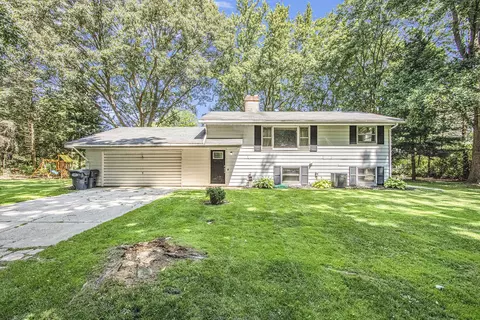 2720 Niles Rd, St. Joseph, MI 49085