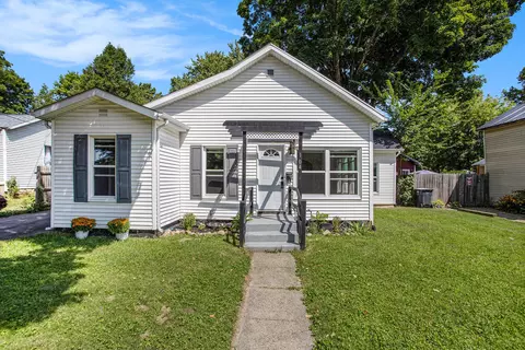104 W 4th St, Buchanan, MI 49107